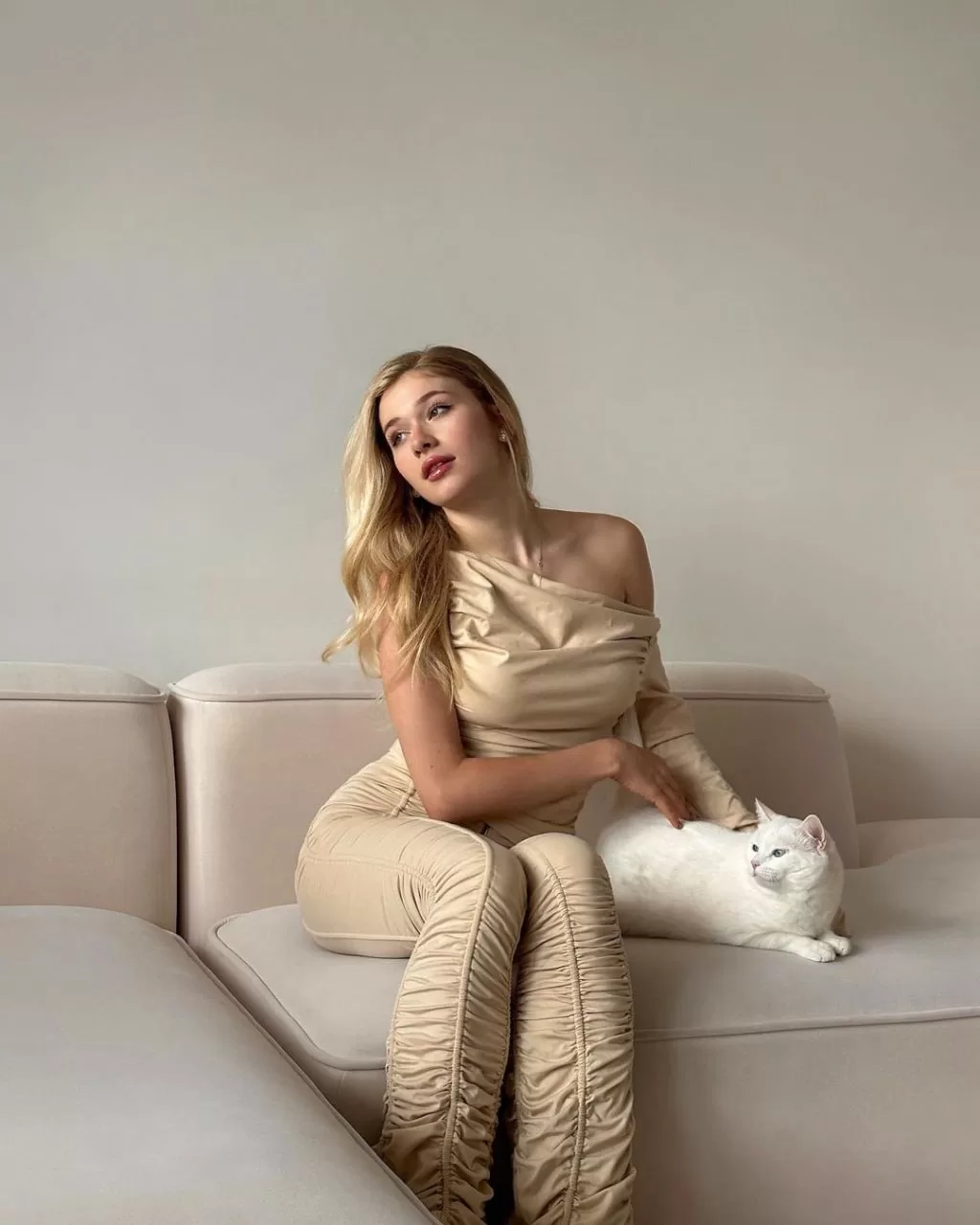 Помни, что индивидуалки, которые могут быть активными в постели, стоят свои...